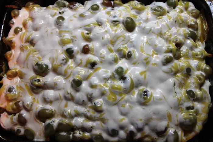 Курица, запеченная с тыквой и виноградом