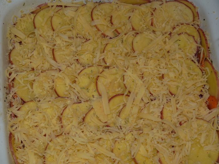 Овощная запеканка с ветчиной и розмарином