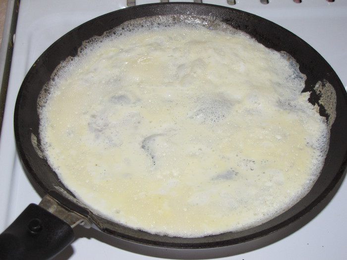 Японская лапша с овощами и омлетом