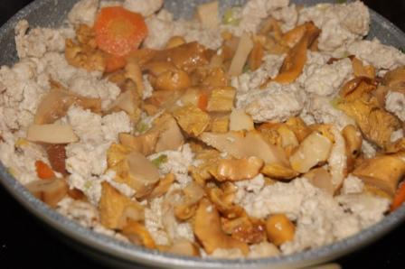 Осенний пирог с лисичками на картофельном тесте