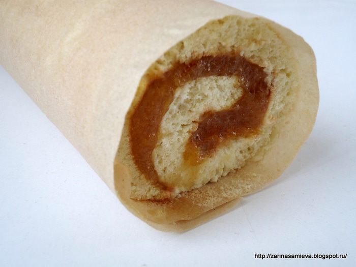 Рулет с яблочным повидлом