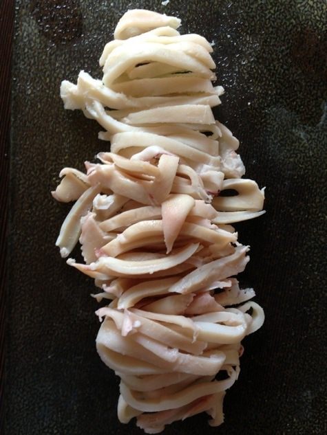 Салат с кальмарами, грейпфрутом и цикорием