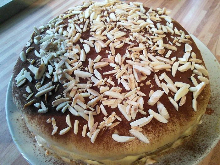 Миндальный слоеный торт