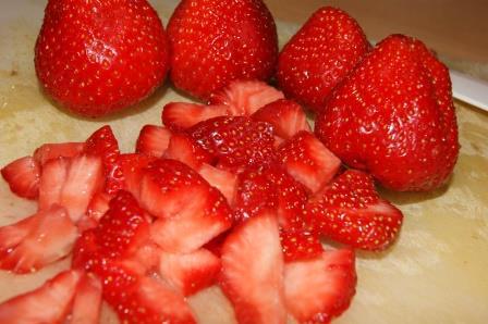 Творожные сырки с клубникой