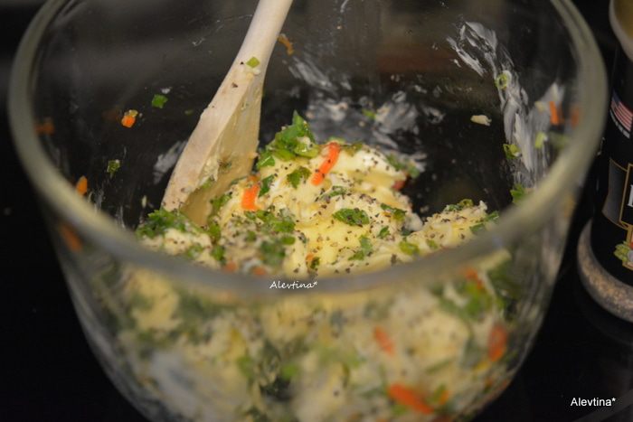 Масло сливочное ароматное с травами и чесноком