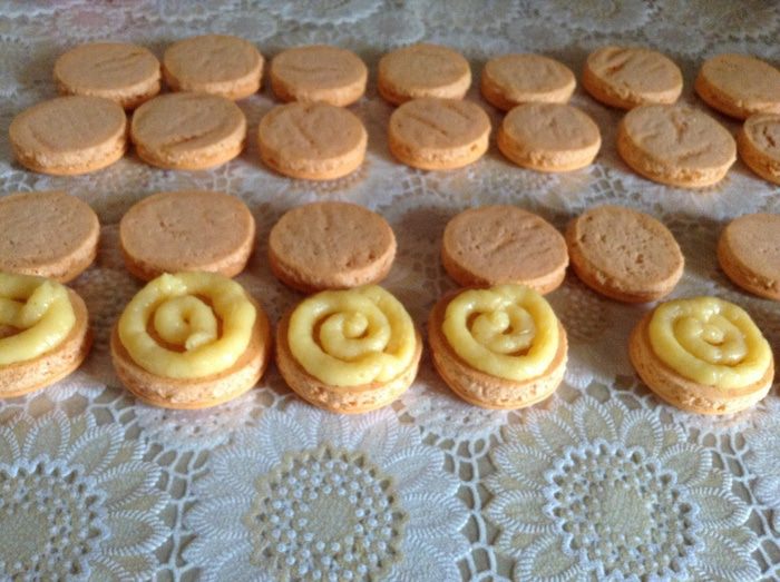 Макаруны с грейпфрутом и белым шоколадом на фундуке