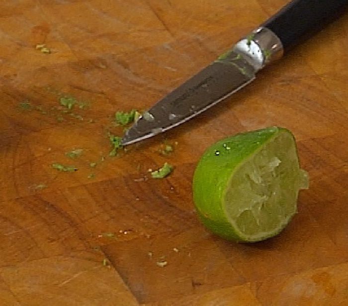 Тосты с авокадо и красной икрой