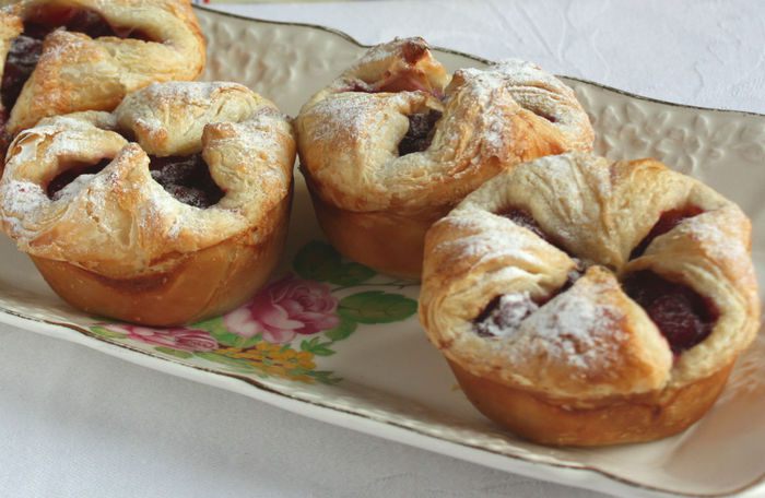 Пирожки с вишней