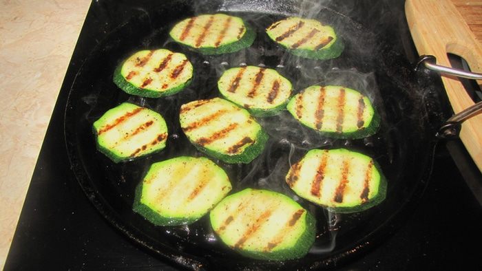 Кабачок, жареный на гриле