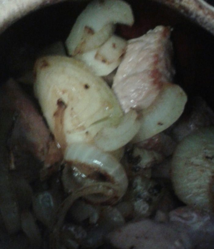 Телятина в горшочке с тмином и барбарисом