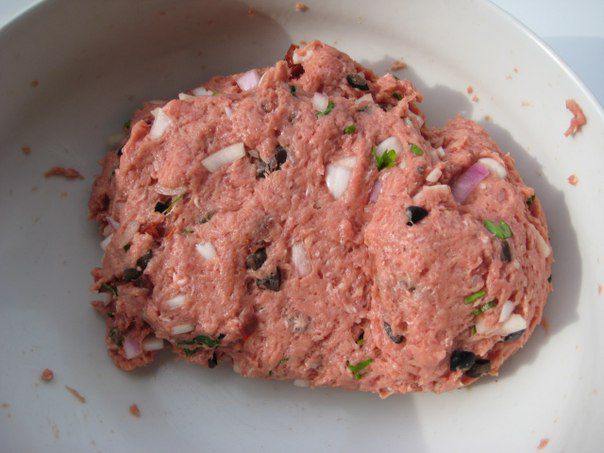Мясной рулет по-средиземноморски