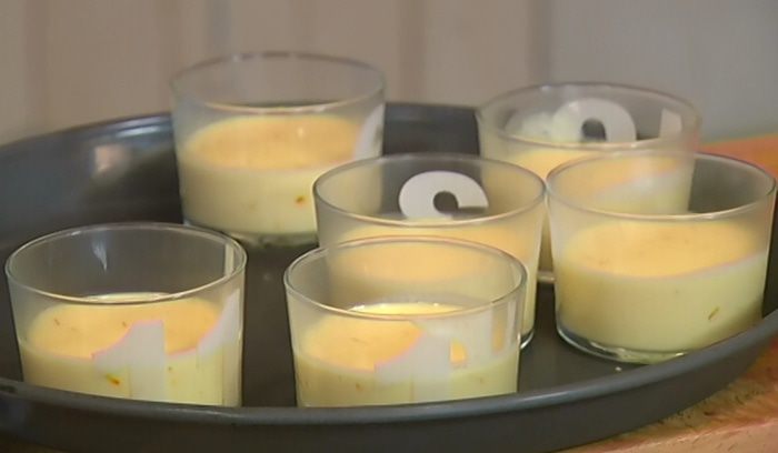 Йогуртовая панна котта с мандариновым соусом