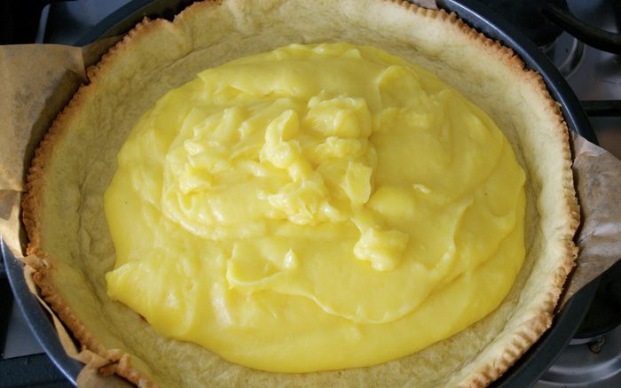 Тарт с лимонным кремом и фисташками