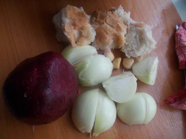 Розовые котлетки под сливочно-грибным соусом