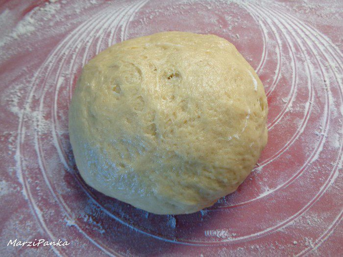 Булочки-улитки с изюмом и корицей