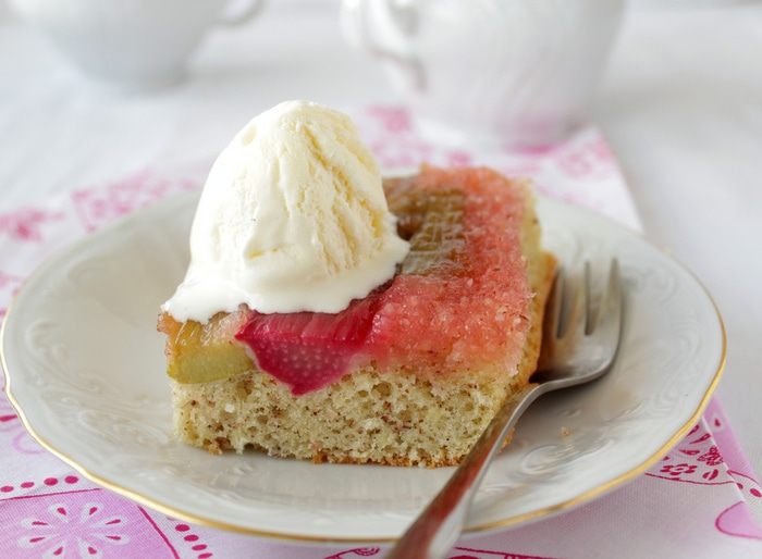 Пирог с ревнем и миндалем