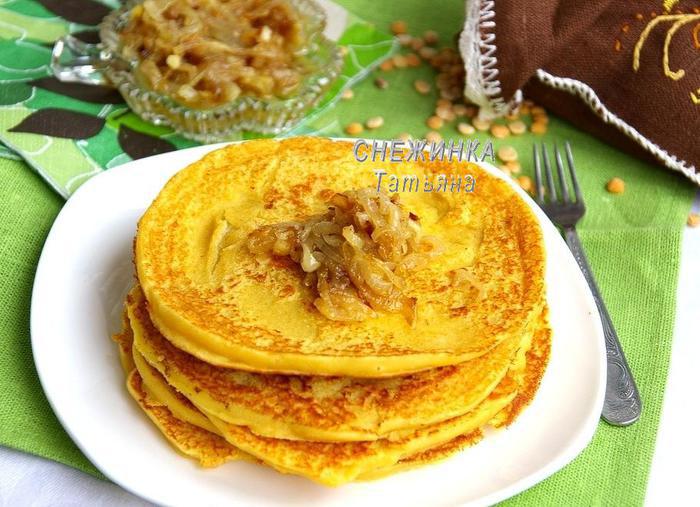 Блины гороховые с луковым конфитюром