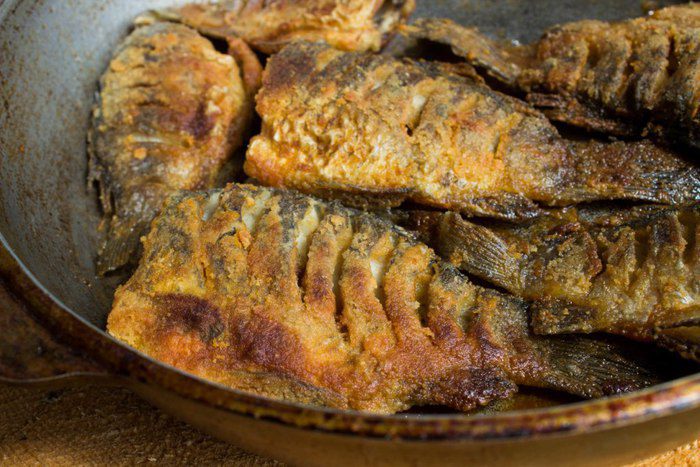 Золотой карась жареный