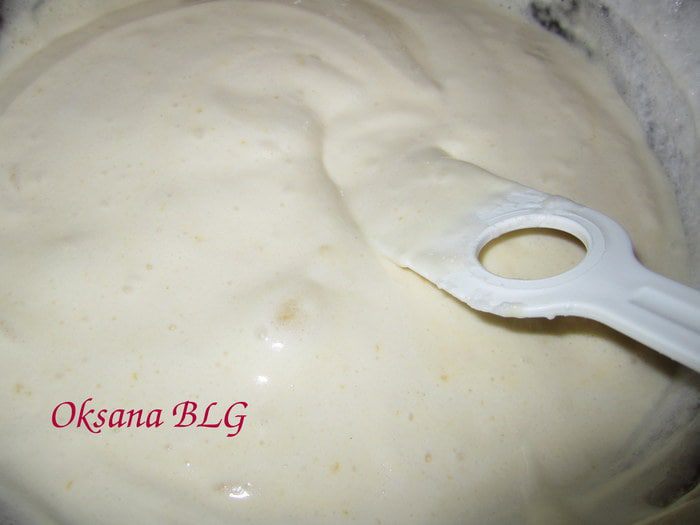 Двухцветный бисквитный торт..