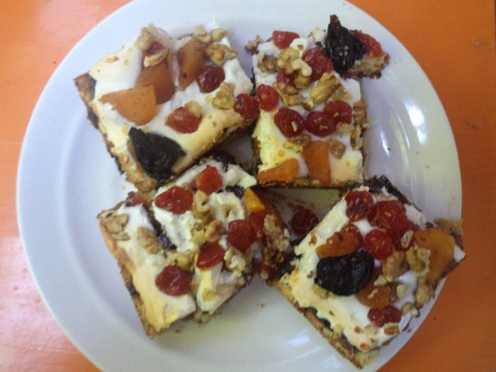 Пирожные из песочного теста с сухофруктами