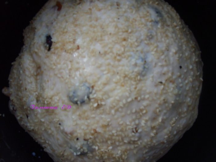 Хлебушек с изюмом, орехами и корицей