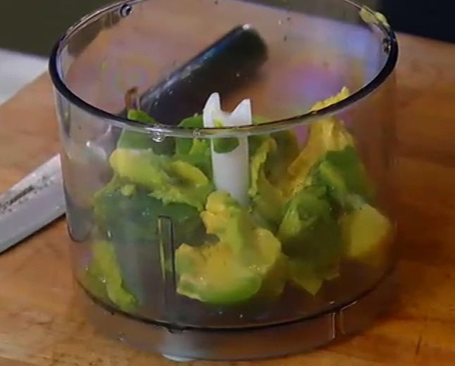 Салат из фенхеля и апельсина с заправкой из авокадо 