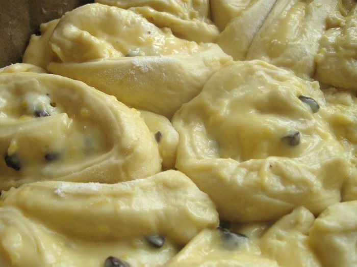   Бриошь с кусочками шоколада и кремом Патисьер