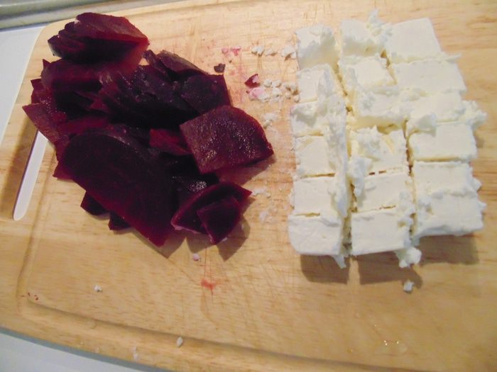 Салат с нутом и свеклой