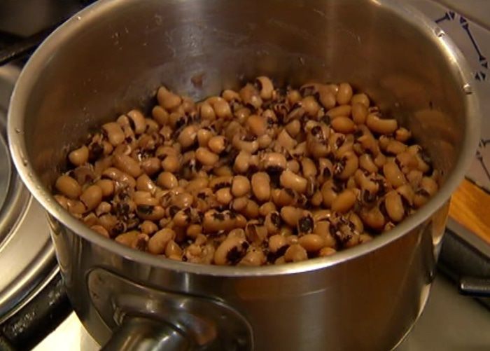 Суп-пюре из чечевицы и фасоли с трюфелем