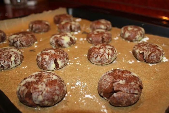 Шоколадные пряники с трещинками