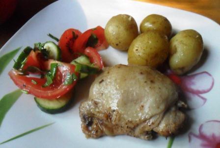 Курица с молодой картошкой в рукаве