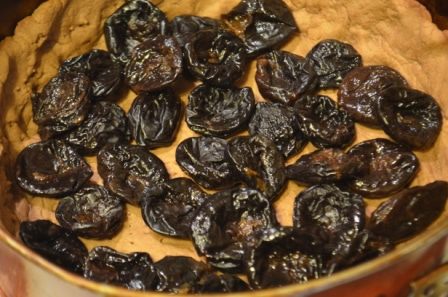 Тарт с черносливом и нежнейшим шоколадным ганашем