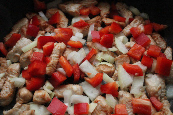 Тальятелле с гуляшом из индейки