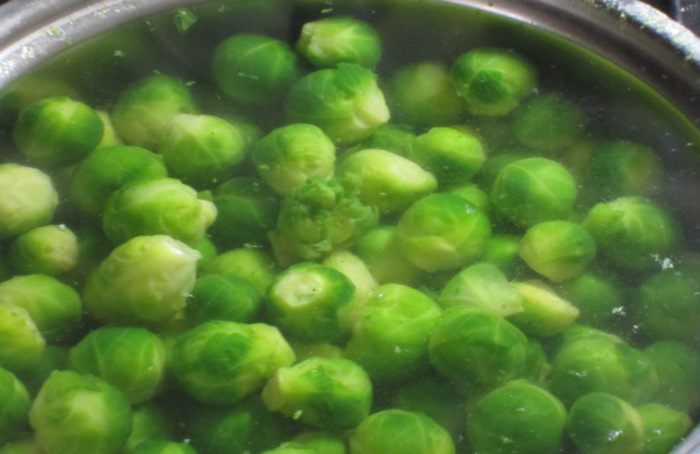 Брюссельская капуста с пармской ветчиной