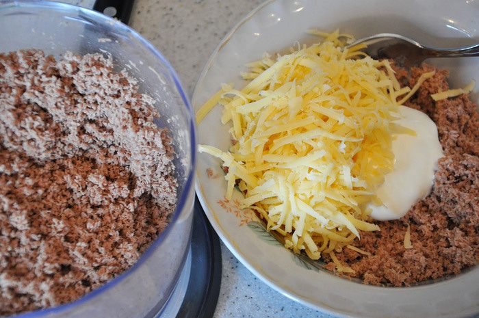 Овощная запеканка с мясными шариками, чесноком и базиликом