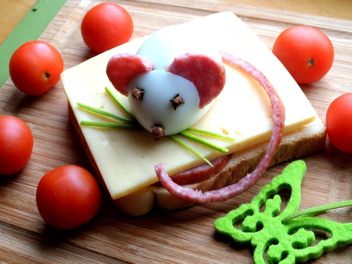 Бутерброд на завтрак с &amp;quot;мышкой&amp;quot; на сыре