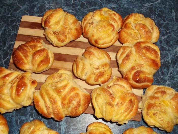 Дрожжевые коричные булочки