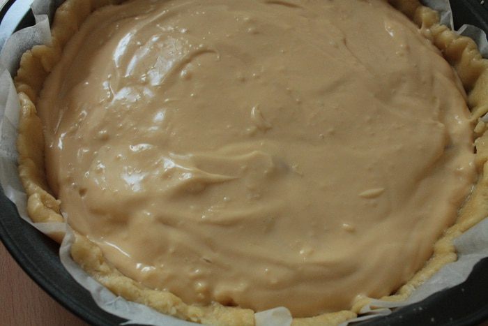 Пирог с персиками и пудингом из ряженки