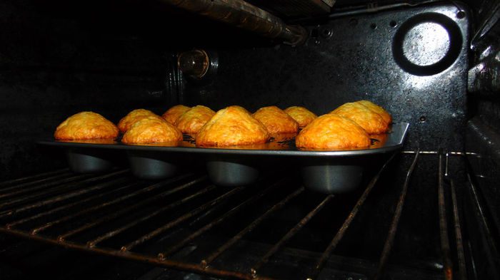 Маффины с шоколадом и малиновым повидлом