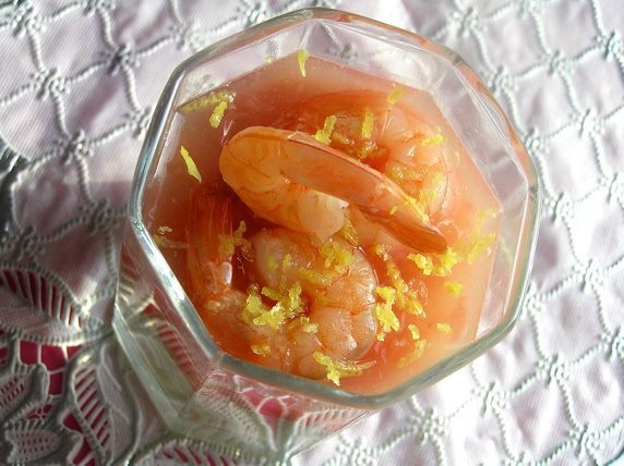 Креветки с грейпфрутом и авокадо