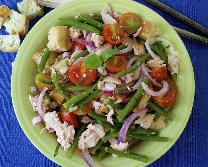 Панцанелла с семгой