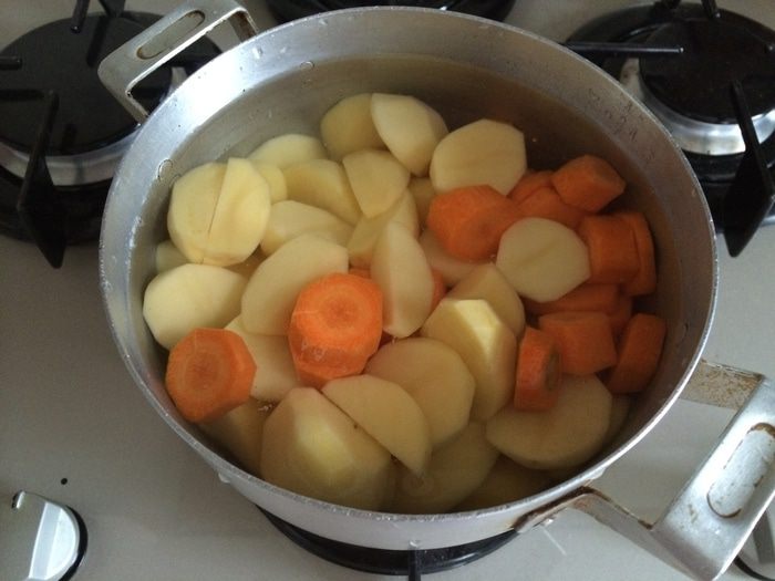 Картофельная запеканка с курицей и шпинатом