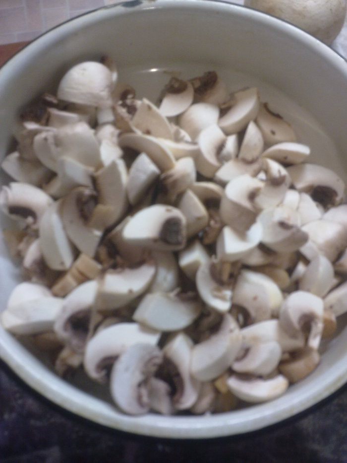 Салат из сырых шампиньонов и стручковой фасоли