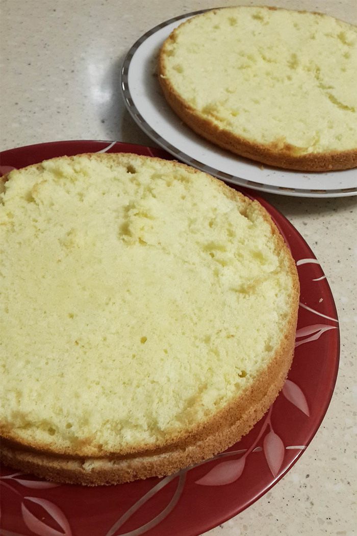 Торт с клубничным сиропом и лимонным кремом
