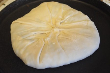 Мини-кутабы со свежей огородной зеленью