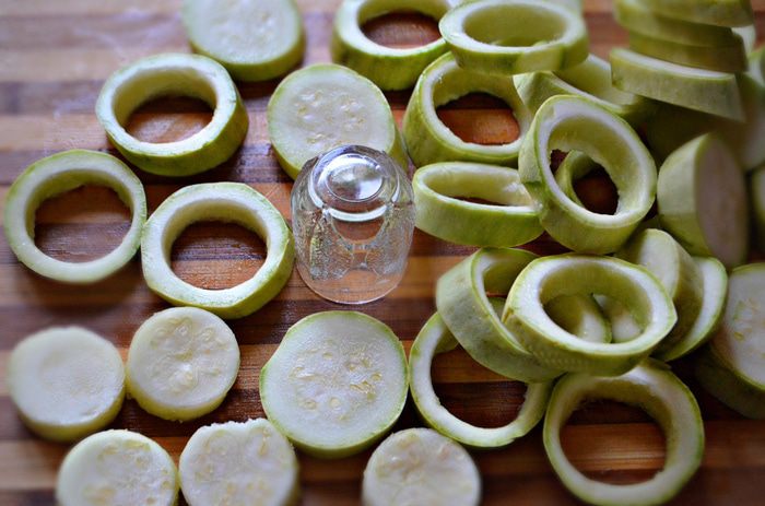 Печеночные оладьи в кабачках 