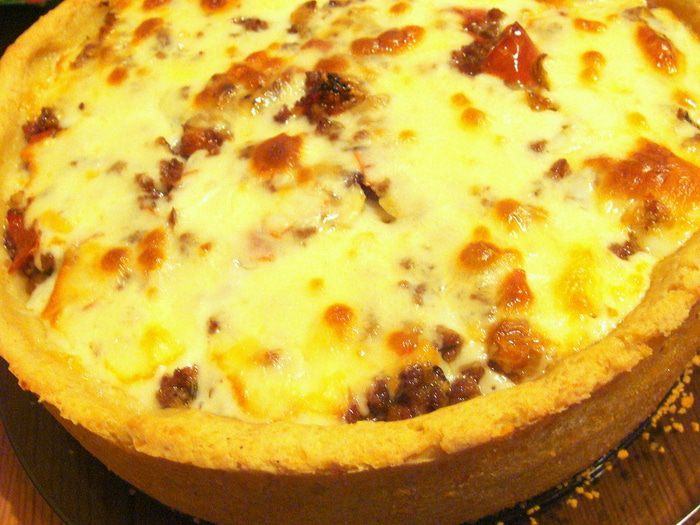 Мясной пирог с моцареллой на картофельном тесте