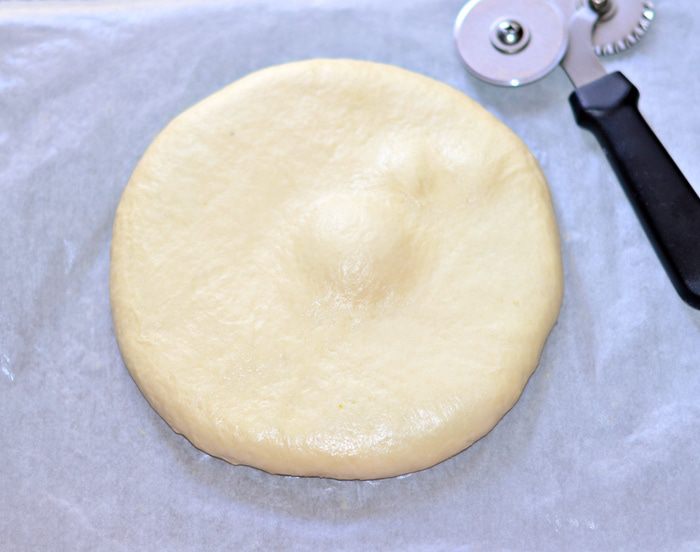 Пирог с нутом, зеленым горохом и зеленью