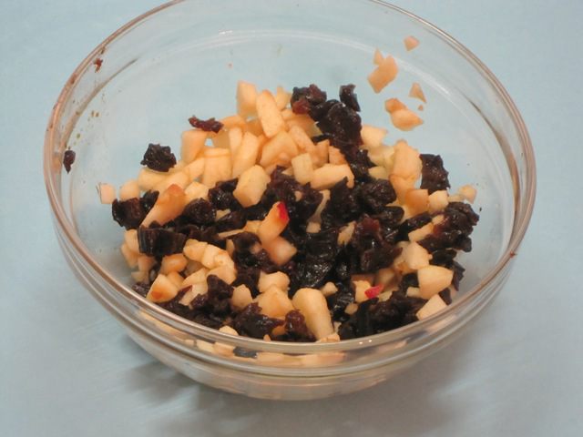 Булочки с начинкой из чернослива и яблок