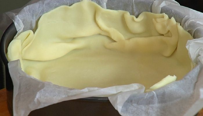 Яблочно-грушевый пирог с изюмом 